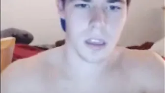 Twink mostra sua deliciosa bunda na webcam