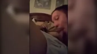 Oso amateur recibe una mamada de su chico favorito