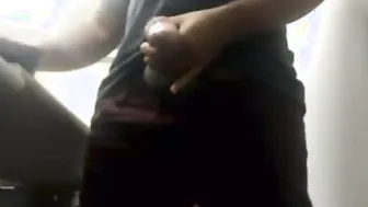 Brasilianischer daddy wichst seinen großen unbeschnittenen schwanz ...