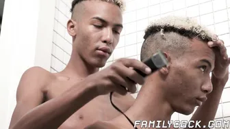 年轻黑人小鲜肉撸大鸡巴猛烈射精