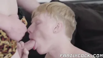 继父和继子与一名小鲜肉朋友进行无套三人行