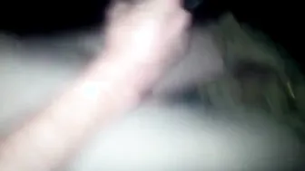 Chico se masturba la polla grande y dispara una carga en webcam