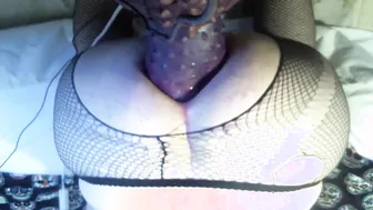 Joven travesti se toma un juguete bad dragon xl en webcam