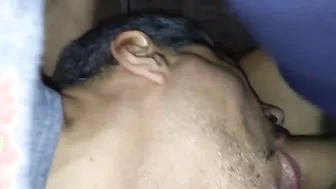 Maduro amateur hace mamada y paja a su yerno