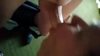 अमेचर क्रॉसड्रेसर ब्लोजॉब और हैंडजॉब देता है, फिर एनल