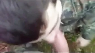 Militares alemanes prueban su primera mamada gay y tragar semen