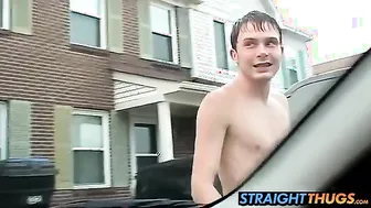 Billy se masturba la polla grande en el asiento del copiloto
