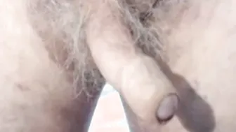 Papá muestra su gran polla sin circuncidar en la webcam