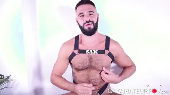 Jock peludo e barbudo excelsior bate sua grande pica não circuncida...