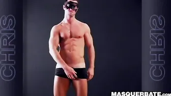 肌肉男chris脱衣并与pascal一起撸他的大鸡巴