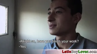 فتى لاتيني هاوي ينيك صديقه الموشوم الأبكم بدون واقي