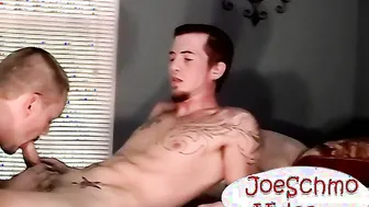 Dos tios amateur tatuados se masturban y se chupan hasta correrse f...