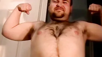 Gordito amateur recibe mamada interracial intensa y corre fuerte