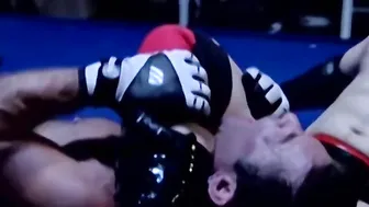 筋肉トレーナーluca cicconeが、細身のサブと共にドミネーショントリオに参加