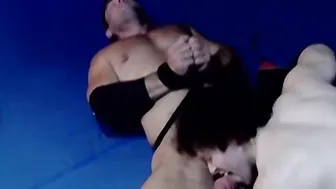 Bryce pierce e roger beaumont trocam boquetes em cena de bondage