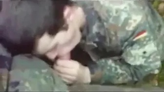 Boquete amador militar termina com primeira deglutição de esperma