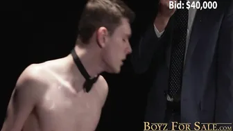 Ethan tate abre as pernas para jonah wheeler de terno foder seu cu ...