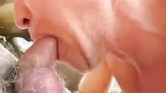 Boquete amador na praia leva a anal bareback