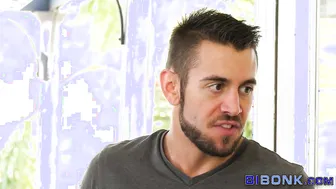 Bisexual guy fucks and sucks in bareback threesome