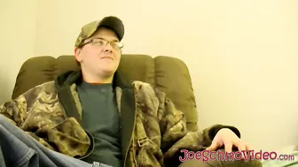 Camouflage-amateur fickt schwarzen mann bareback und gibt ihm eine ...