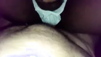 أبي أبيض فحيح ينيك شاب أسود أملس بدون واقي وهو يرتدي مشد