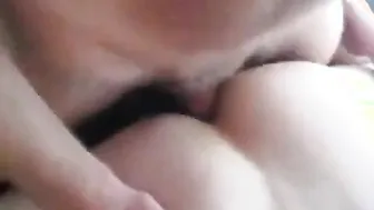 Amateur musculoso toma gran polla en follada anal a pelo