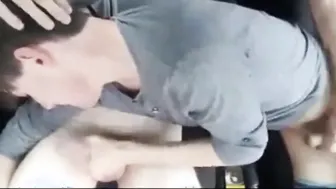 Amateur gay mamada y paja con explosiva corrida en la boca