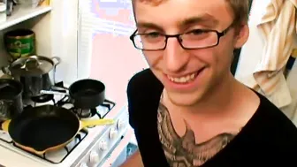 纹身 twink 独自手淫大鸡巴
