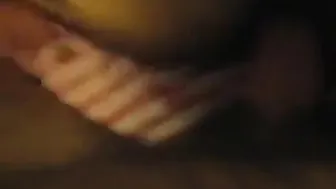 Papá se lo folla sin condón y le llena de leche a un joven amateur ...