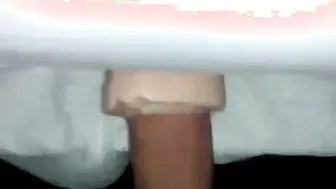 молодой пассив трахает свой секс-игрушку fleshlight