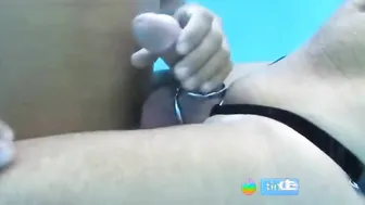 Los twinks se masturban bajo el agua