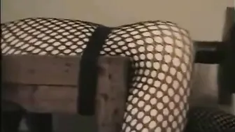 Amateur kinky toma enorme máquina consolador negra atado