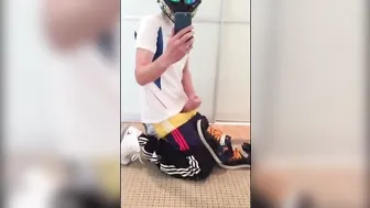 Twinks amateur se masturban mutuamente hasta el clímax