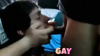 شاب مبتدئ يتعلم كيف يمص الزب ويتناك