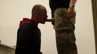Alpha activo penetra sin condón y folla duro a twink amateur