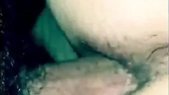 Papá peludo y bien dotado se folla a joven en sesión amateur hardcore