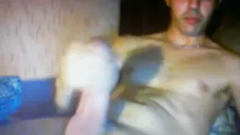 Jovem turco masturba seu pau grosso e intacto na webcam