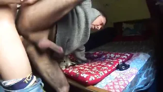 Papai urso é fodido sem camisinha e leva gozada