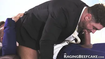 Beau butler baisé sans capote par sir peter en anal hardcore