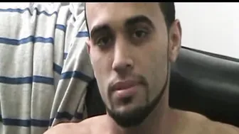 O jovem enrique recebe uma punheta sensual em hd
