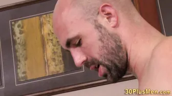 Hans berlin le lamen el culo y se la follan a pelo
