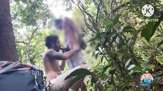 Twink latino é fodido por daddy peludo no mato