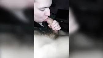Casal de twinks magros faz sexo sem camisinha com boquete e gozada ...