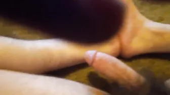 Cara gay solo se masturba e goza nos próprios pés