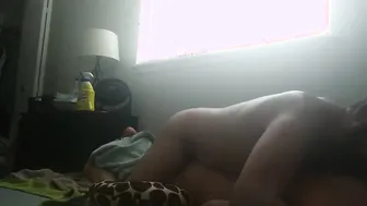 Papai fode sem camisinha jovem latino e goza dentro