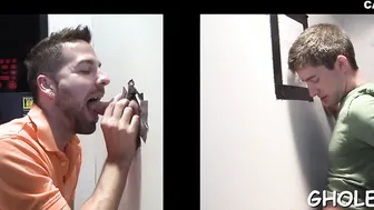 Twink amador faz boquete gloryhole em cena de estilo realidade