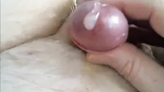 Amador se masturba na cama e goza