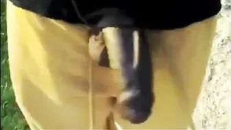 Amador negro com pau grande se masturba ao ar livre
