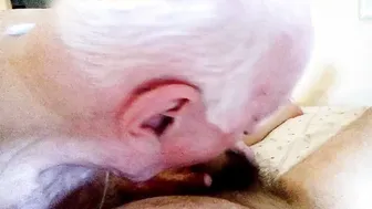 الأبي الأكبر يمص الزب ويستمني حتى القذف
