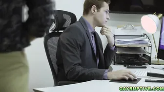 تريفور هاريس وإيفان نوكس يغريان المدير جايدن ماركوس في ثلاثي شرجي ب...